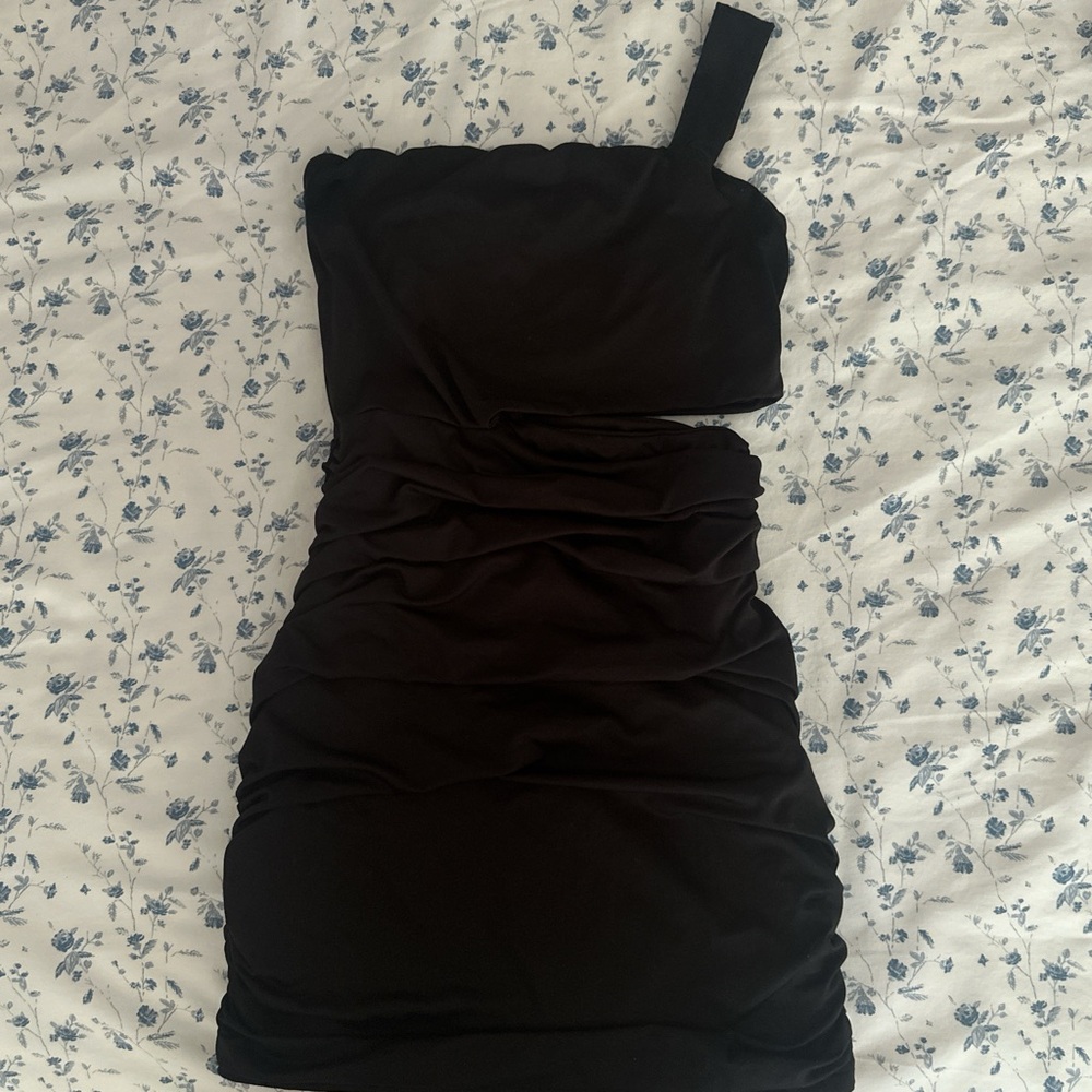 Elegant Black One-Shoulder Dress